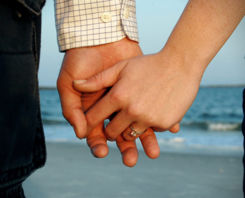 engagement photos, holding hands