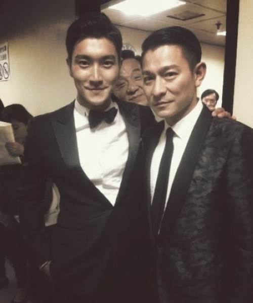 jackie chan, black tie, tux, photobomb, photo bomb, pictures